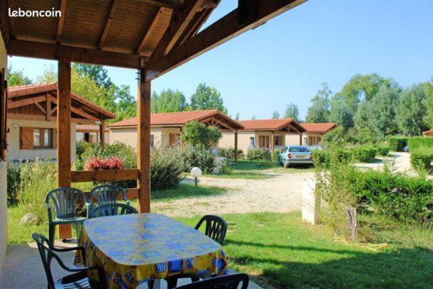 מלון Estang Camping Les Lacs De Courtes מראה חיצוני תמונה