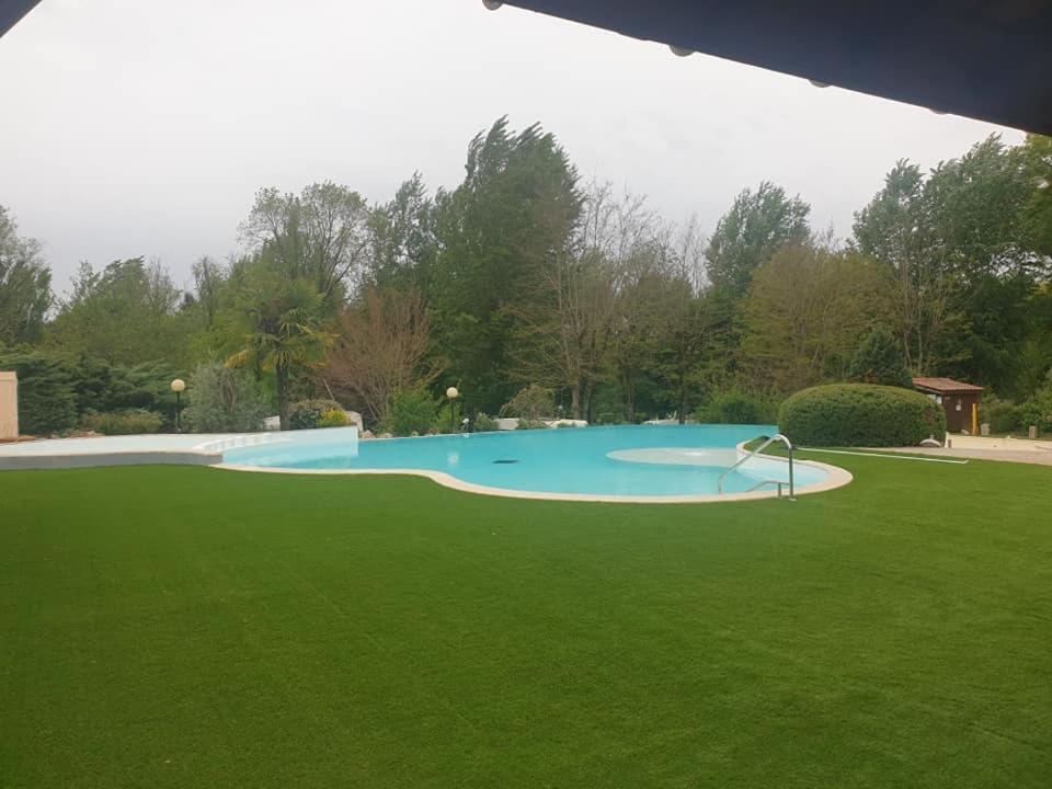 מלון Estang Camping Les Lacs De Courtes מראה חיצוני תמונה